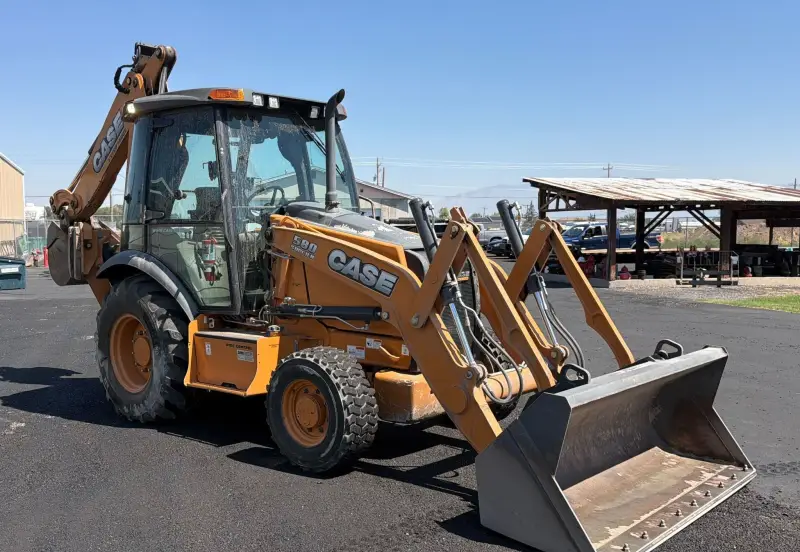 2012 Case 580 Super N photo 3