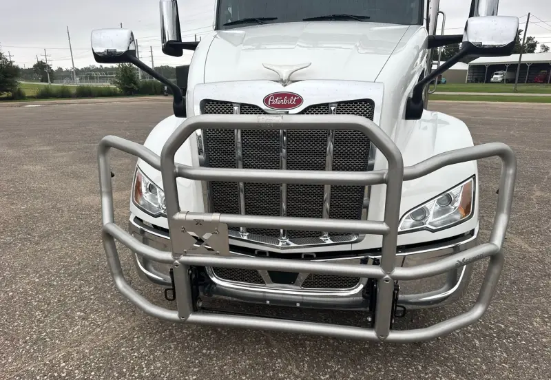 2025 Peterbilt 579 photo 13