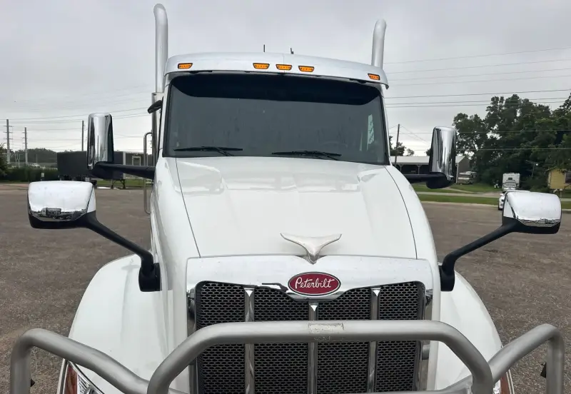 2025 Peterbilt 579 photo 14