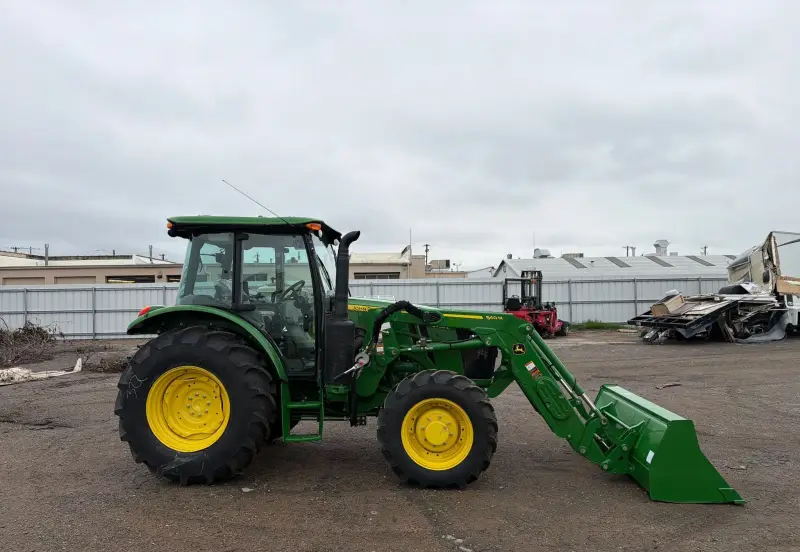 2025 John Deere 5090E photo 4