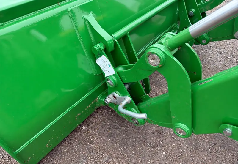 2025 John Deere 5090E photo 9