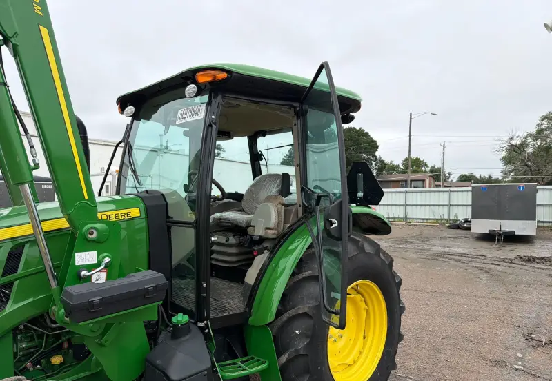 2025 John Deere 5090E photo 37