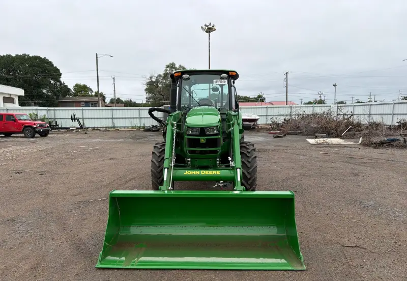 2025 John Deere 5090E photo 2